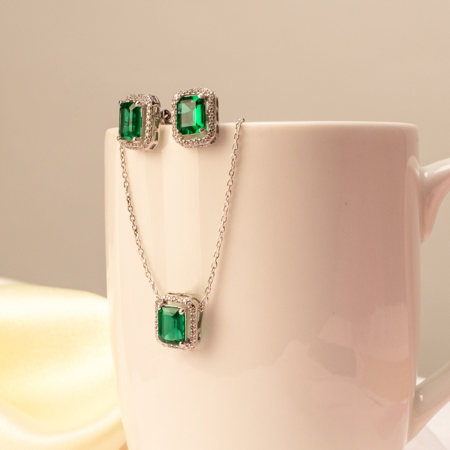 Jewellery Set: Emerald Necklace & Earrings - 925 Silver