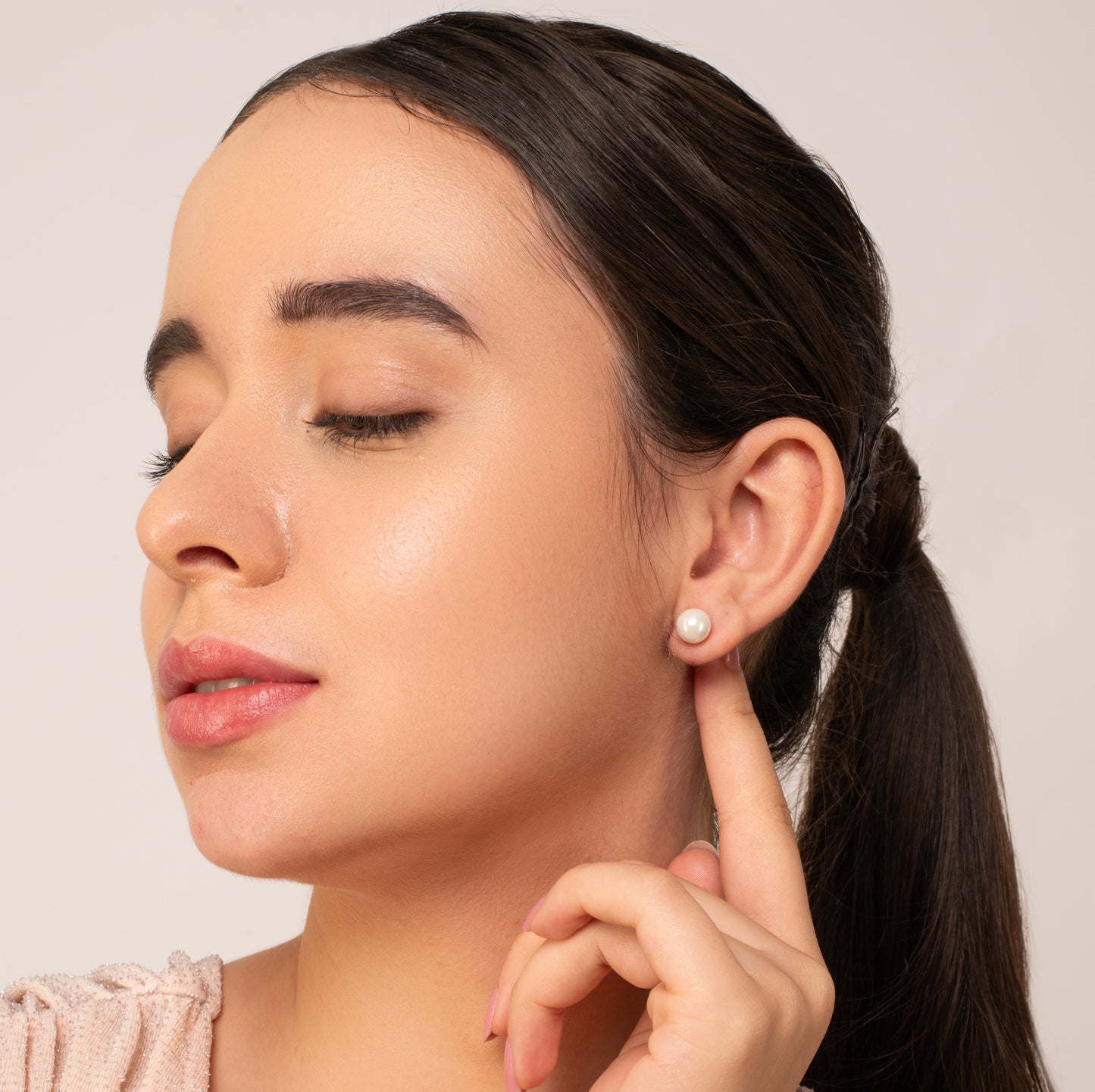 Classic Pearl Stud Earrings (6mm) - 925 Silver