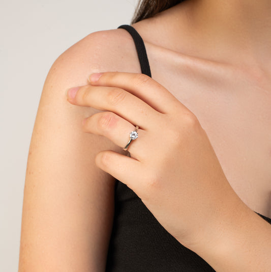 Classic Chic Solitaire Ring - 925 Silver