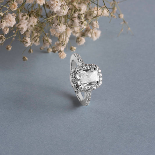 Queen Solitaire Ring - 925 Silver