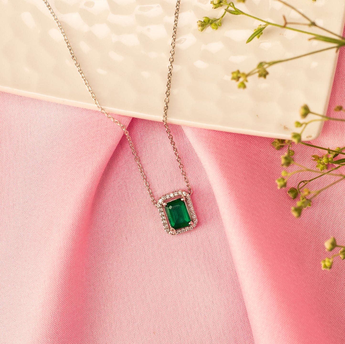 Jewellery Set: Emerald Necklace & Earrings - 925 Silver